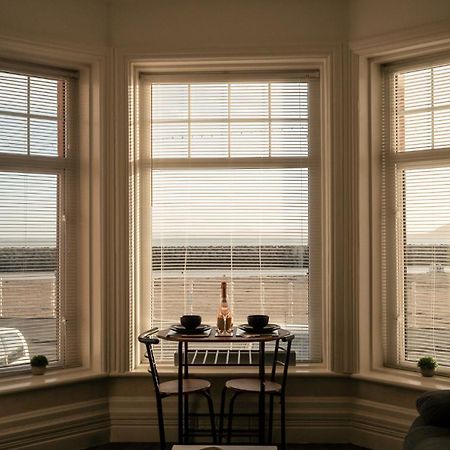 Stunning 2 Bedroom Ground Floor Sea View Apartment Рос-он-Си Экстерьер фото