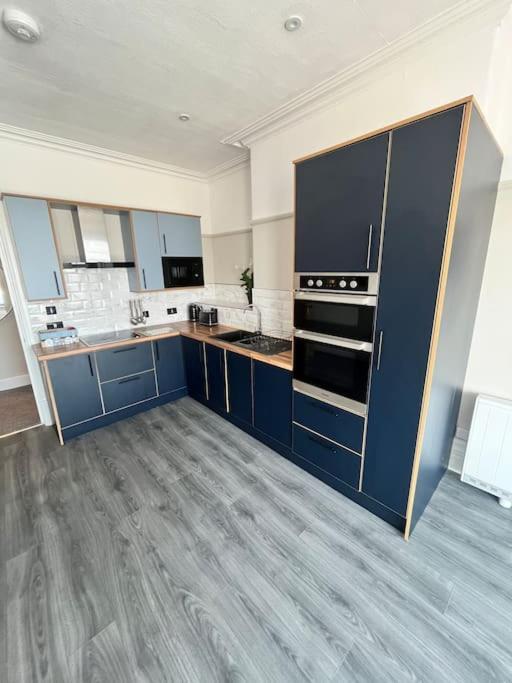 Stunning 2 Bedroom Ground Floor Sea View Apartment Рос-он-Си Экстерьер фото