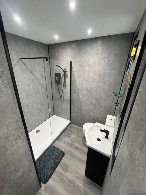 Stunning 2 Bedroom Ground Floor Sea View Apartment Рос-он-Си Экстерьер фото