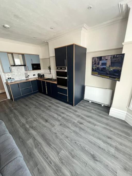 Stunning 2 Bedroom Ground Floor Sea View Apartment Рос-он-Си Экстерьер фото
