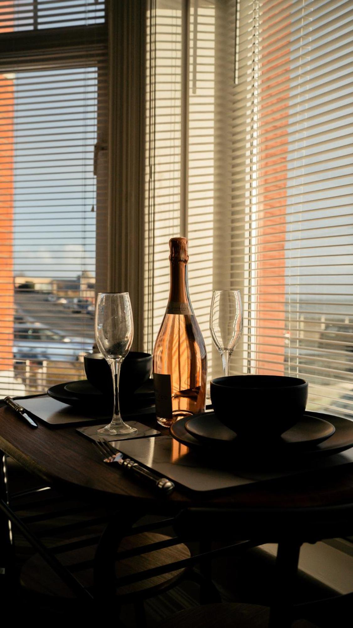 Stunning 2 Bedroom Ground Floor Sea View Apartment Рос-он-Си Экстерьер фото