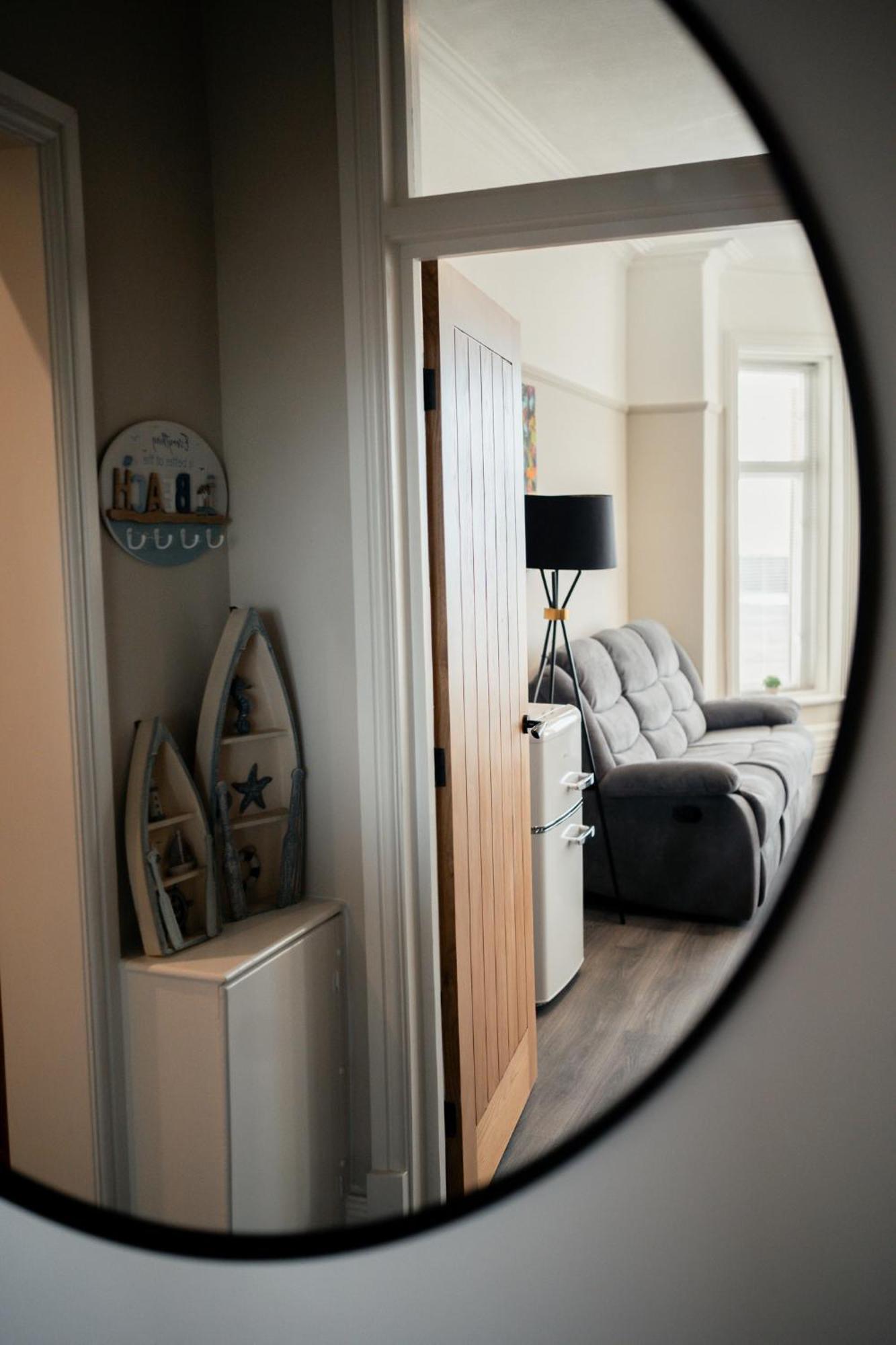 Stunning 2 Bedroom Ground Floor Sea View Apartment Рос-он-Си Экстерьер фото